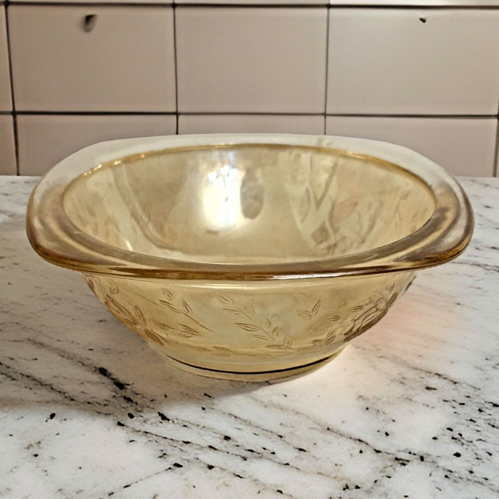 Jeanette Glass Floragold Louisa Iridescent 1 fruit bowl 4.5 Inches